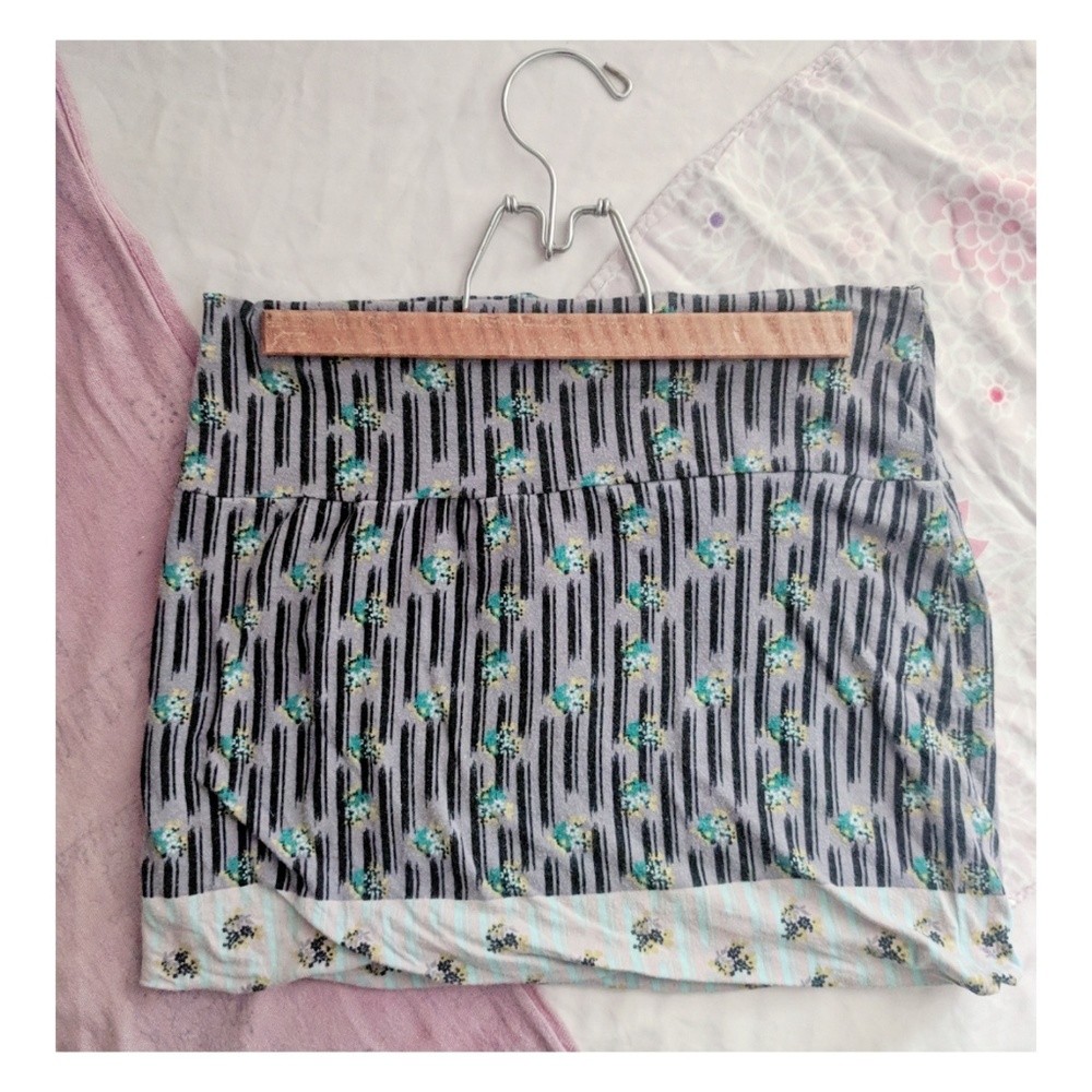 Kimchi Blue Mini Skirt Patterned Graphics Size L